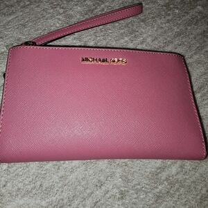 Michael Kors Smartphone Berry Wine Wallet Wristlet
